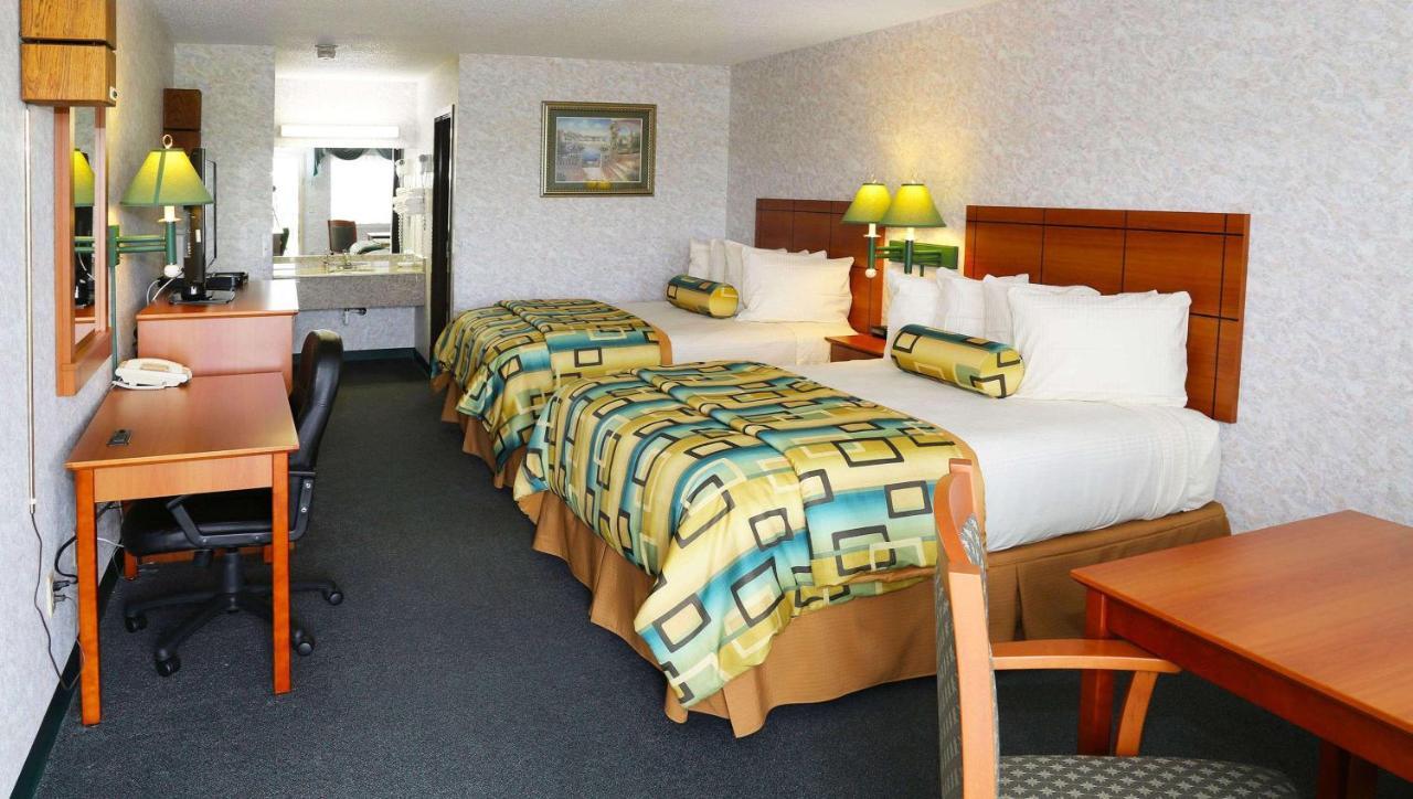 Magnuson Hotel Howell/Brighton Екстер'єр фото