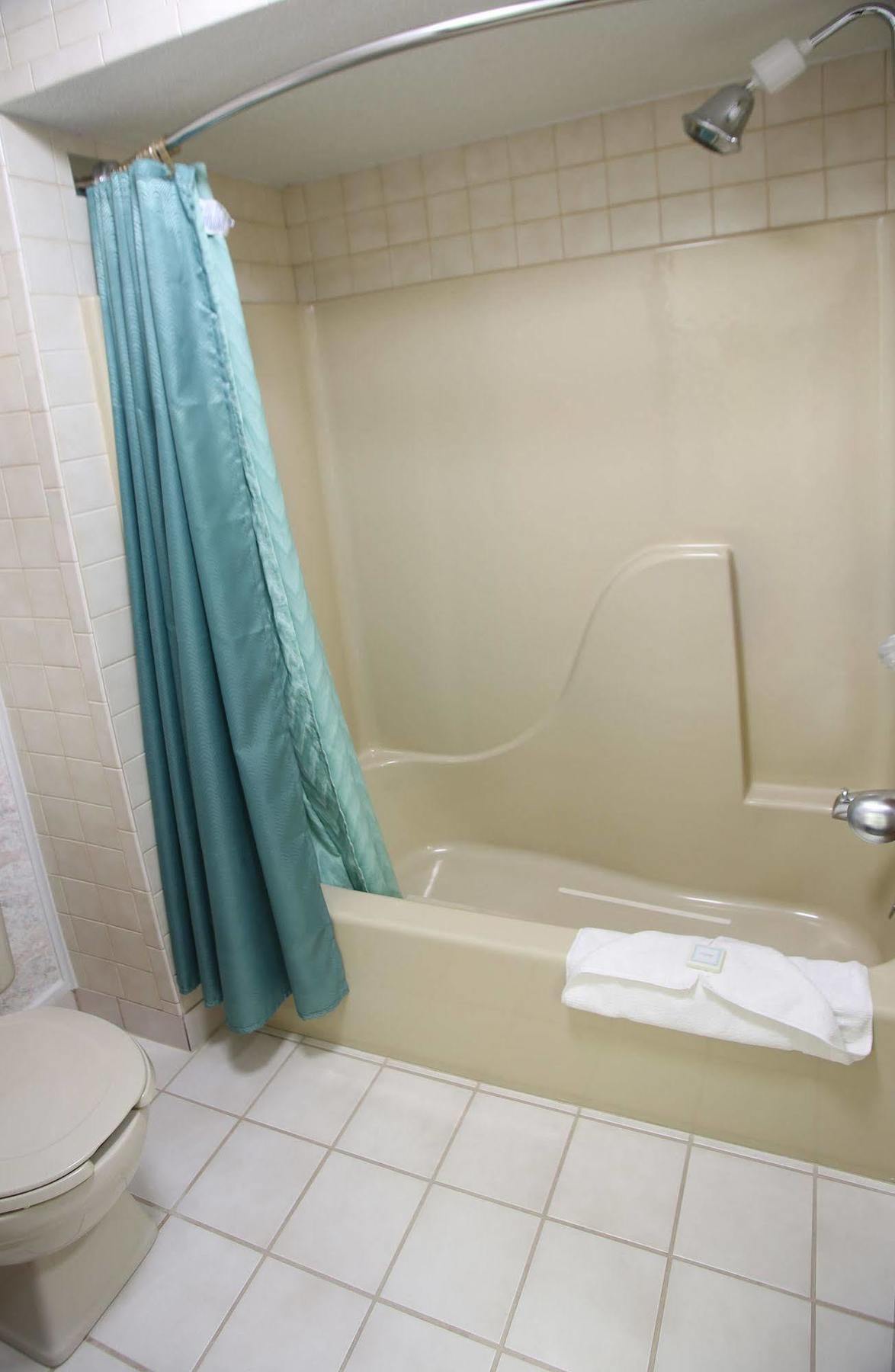Magnuson Hotel Howell/Brighton Екстер'єр фото